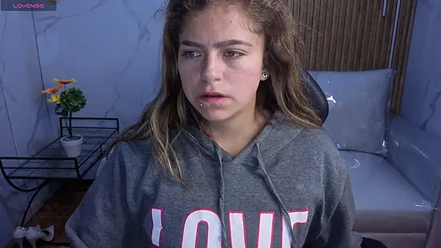 Snapshot of Kitten_Cam chatting on 02/07/26, 12:13 Kitten Cam online show from 02/07/26, 12:13