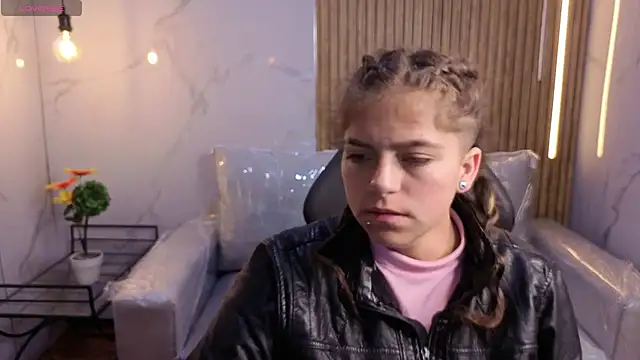 Snapshot of Kitten_Cam chatting on 02/15/26, 04:35 Kitten Cam online show from 02/15/26, 04:35