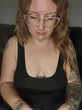 TattedMamaXOXO online show from 10/28/25, 04:17