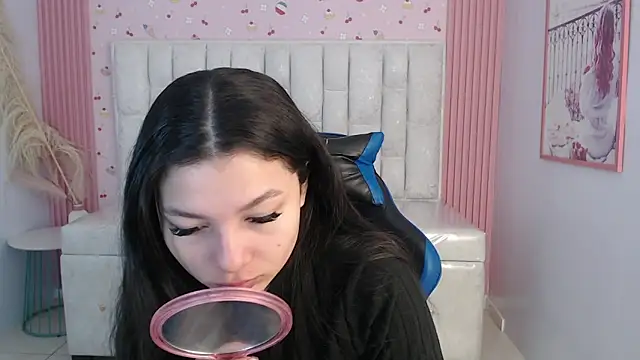 shalon diaz s online show from 12/15/25, 01:06