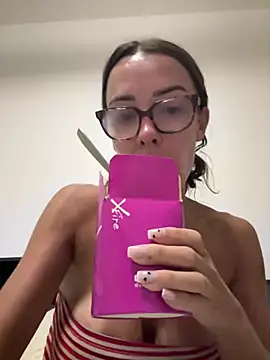 Snapshot of SexySophiaax chatting on 05/19/26, 02:35 SexySophiaax online show from 05/19/26, 02:35