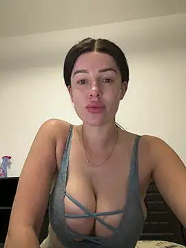 Snapshot of SexySophiaax chatting on 03/12/25, 11:10 SexySophiaax online show from 03/12/25, 11:10