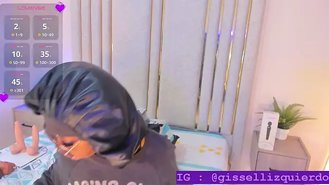 Snapshot of Liincostelloo chatting on 10/10/25, 07:47 Liincostelloo online show from 10/10/25, 07:47