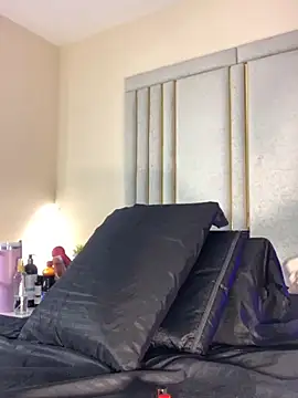 Snapshot of Liincostelloo chatting on 12/01/25, 07:37 Liincostelloo online show from 12/01/25, 07:37