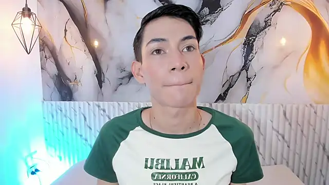 Snapshot of JackeOwens chatting on 11/30/25, 12:44 JackeOwens online show from 11/30/25, 12:44