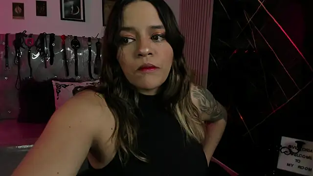Snapshot of victoria__floyd chatting on 07/10/26, 12:10 victoria floyd online show from 07/10/26, 12:10