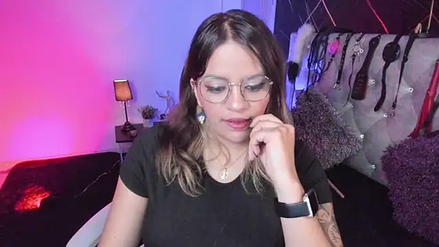 Snapshot of victoria__floyd chatting on 05/01/26, 09:42 victoria floyd online show from 05/01/26, 09:42