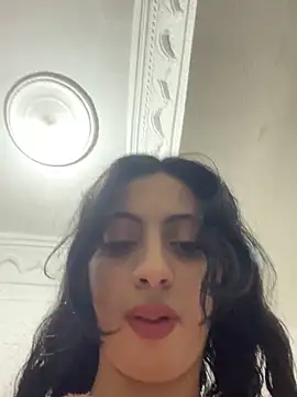 Snapshot of majdolin78 chatting on 12/19/25, 05:59 majdolin78 online show from 12/19/25, 05:59