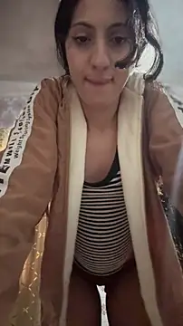 Snapshot of majdolin78 chatting on 02/16/26, 11:42 majdolin78 online show from 02/16/26, 11:42