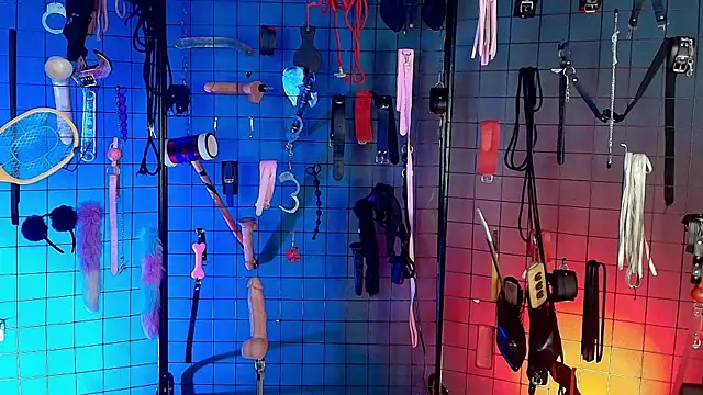 Snapshot of lucy_queensss chatting on 12/16/25, 09:41 lucy queensss online show from 12/16/25, 09:41