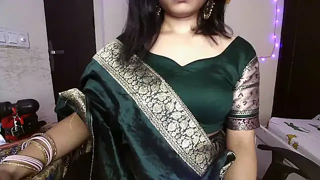 Snapshot of night_queen07 chatting on 12/15/25, 10:32 night queen07 online show from 12/15/25, 10:32