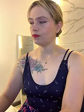 Snapshot of RayaCarr_ chatting on 06/27/26, 01:17 RayaCarr online show from 06/27/26, 01:17