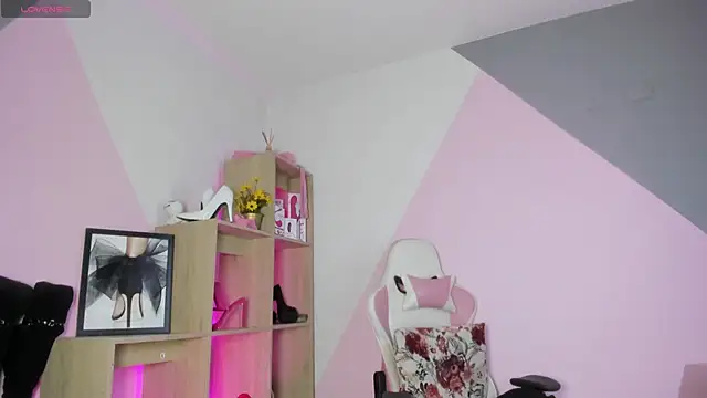 Snapshot of RayaCarr_ chatting on 11/11/25, 01:50 RayaCarr online show from 11/11/25, 01:50