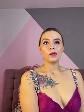 Snapshot of RayaCarr_ chatting on 12/18/25, 12:42 RayaCarr online show from 12/18/25, 12:42