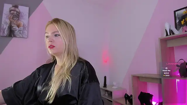 Snapshot of RayaCarr_ chatting on 10/27/25, 01:34 RayaCarr online show from 10/27/25, 01:34