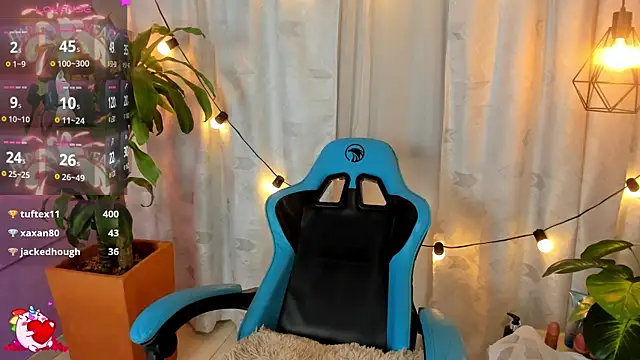 Lia little18 online show from 04/15/26, 09:04