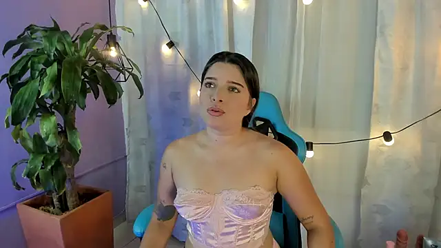 Snapshot of Lia_little18 chatting on 06/12/26, 09:23 Lia little18 online show from 06/12/26, 09:23