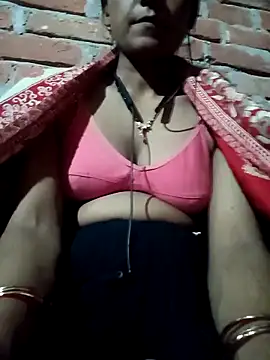 Snapshot of Sexy_Tanya69 chatting on 10/31/25, 02:35 Sexy Tanya69 online show from 10/31/25, 02:35