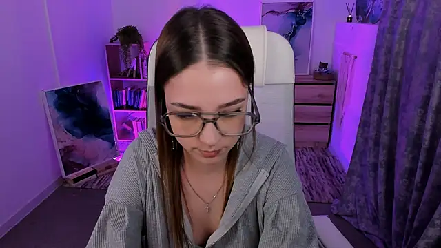 PamBeesly online show from 02/24/25, 02:15