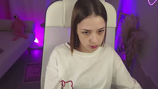 PamBeesly online show from 11/12/25, 05:33