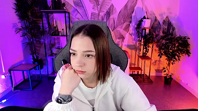 PamBeesly online show from 11/25/25, 09:20