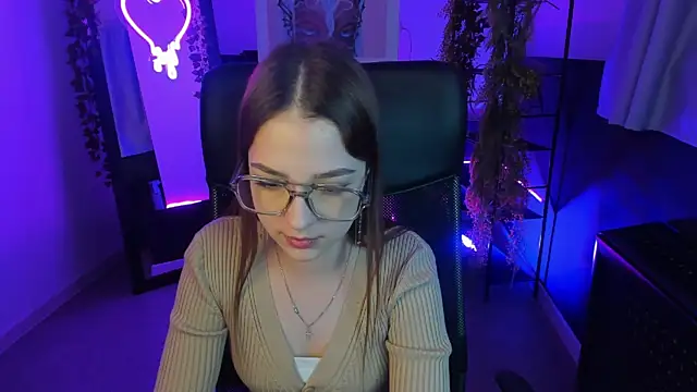 PamBeesly online show from 01/31/25, 02:39