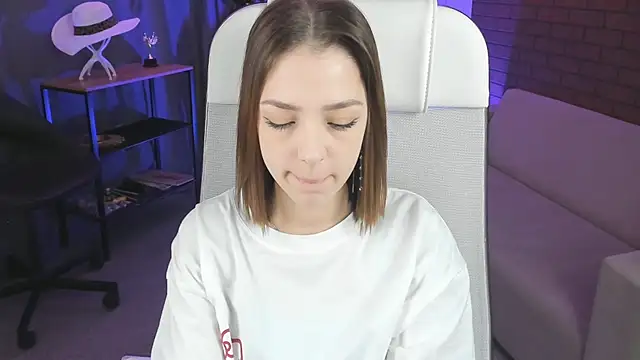 Snapshot of PamBeesly chatting on 01/10/26, 09:15 PamBeesly online show from 01/10/26, 09:15