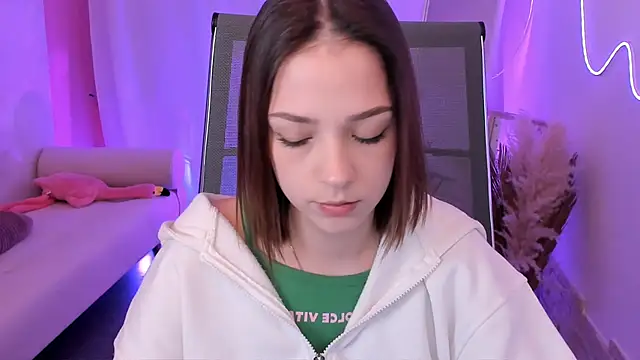 PamBeesly online show from 12/15/25, 08:53