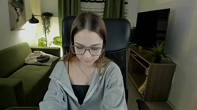 PamBeesly online show from 03/19/25, 02:35