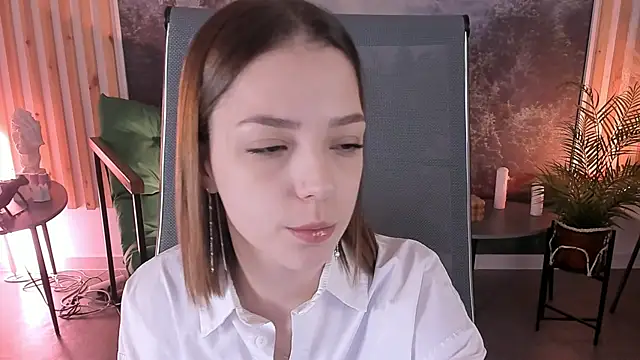 PamBeesly online show from 12/14/25, 08:42