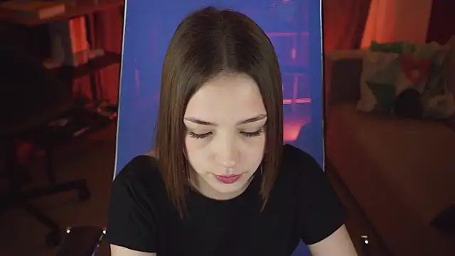 PamBeesly online show from 11/10/25, 10:42