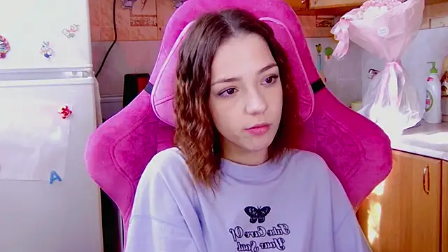 Snapshot of PamBeesly chatting on 02/19/26, 09:28 PamBeesly online show from 02/19/26, 09:28