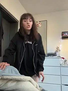 Ciara2004 online show from 12/18/25, 09:25