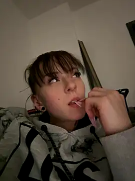 Ciara2004 online show from 11/27/25, 07:03