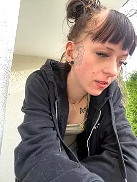 Ciara2004 online show from 11/30/25, 12:17