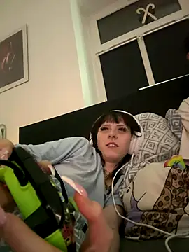 Ciara2004 online show from 12/13/25, 08:04