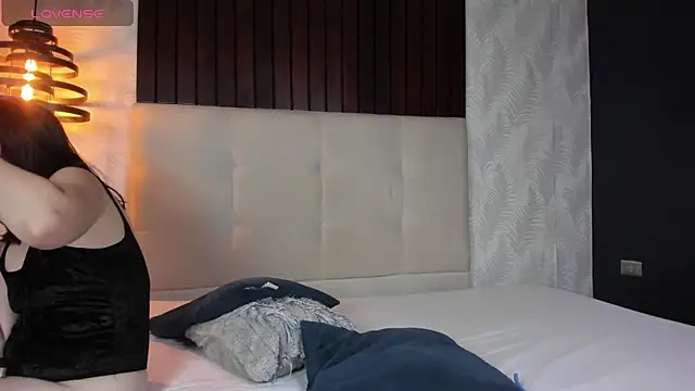 Zoe Cheshire online show from 03/08/25, 03:50