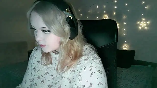 Electro doll online show from 02/13/25, 11:06