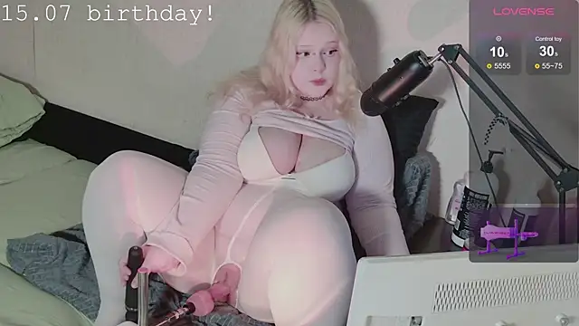 Snapshot of Electro_doll chatting on 07/09/26, 10:20 Electro doll online show from 07/09/26, 10:20