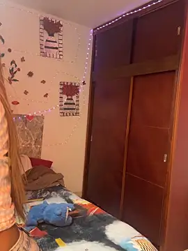 Snapshot of SaraYedid17 chatting on 11/10/25, 06:07 SaraYedid17 online show from 11/10/25, 06:07