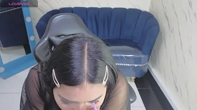 Paulette v online show from 11/24/25, 01:11