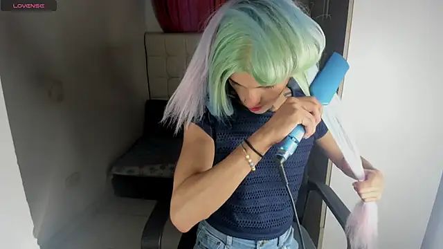 Snapshot of CharlotteWings chatting on 02/10/25, 02:05 CharlotteWings online show from 02/10/25, 02:05