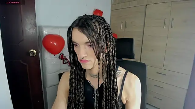 Snapshot of CharlotteWings chatting on 02/19/25, 05:27 CharlotteWings online show from 02/19/25, 05:27