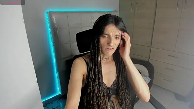 Snapshot of CharlotteWings chatting on 02/25/25, 02:04 CharlotteWings online show from 02/25/25, 02:04