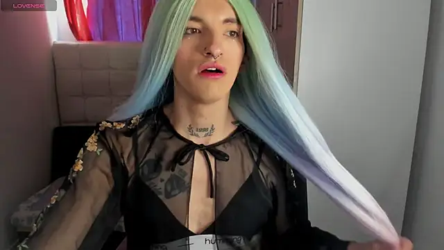 Snapshot of CharlotteWings chatting on 02/05/25, 05:42 CharlotteWings online show from 02/05/25, 05:42