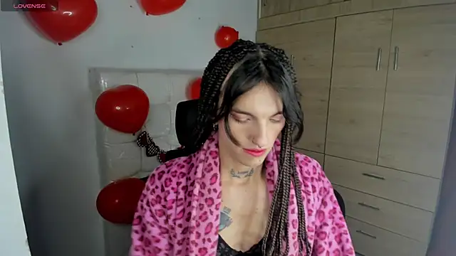 Snapshot of CharlotteWings chatting on 02/18/25, 11:33 CharlotteWings online show from 02/18/25, 11:33