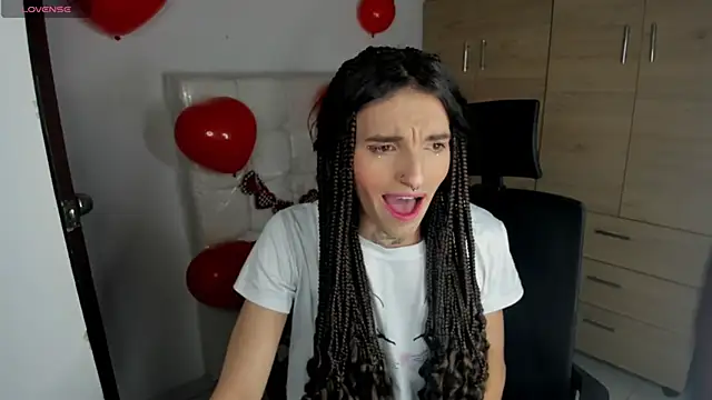 Snapshot of CharlotteWings chatting on 02/17/25, 09:00 CharlotteWings online show from 02/17/25, 09:00