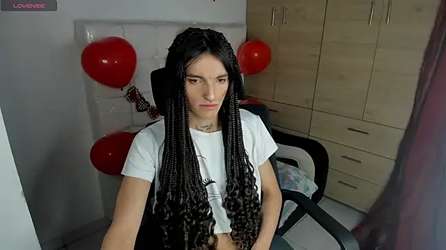 Snapshot of CharlotteWings chatting on 02/18/25, 12:05 CharlotteWings online show from 02/18/25, 12:05