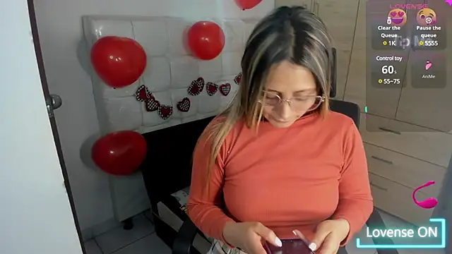 Snapshot of MelinaCameron chatting on 02/16/25, 03:37 MelinaCameron online show from 02/16/25, 03:37