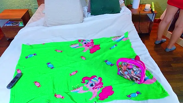 tinyy whore18 online show from 04/04/26, 08:32